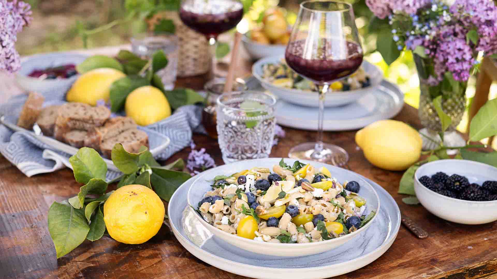 Sommer-Nudelsalat mit Heidelbeeren