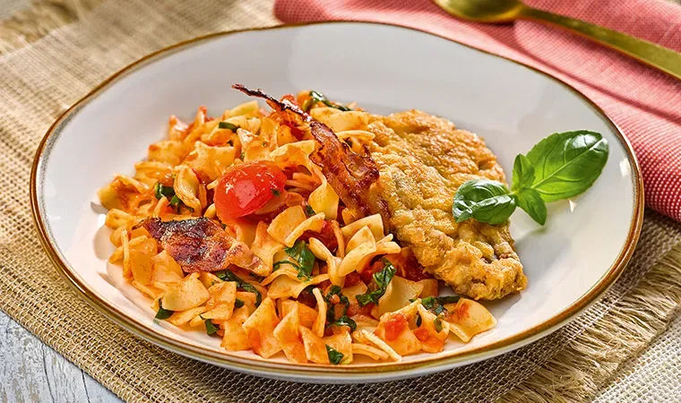 BIO Fleckerl mit Lamm-Piccata und Bärlauch