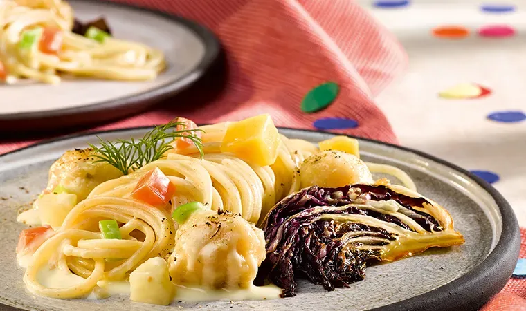 Dinkel Spaghetti mit Radicchio und Zanderbolognese