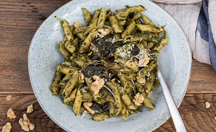 Dinkelpenne mit hausgemachtem Kürbiskern-Bärlauch-Pesto