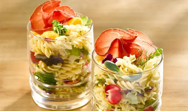 Wildkräutersalat mit Dralli und luftgetrocknetem Rindfleisch
