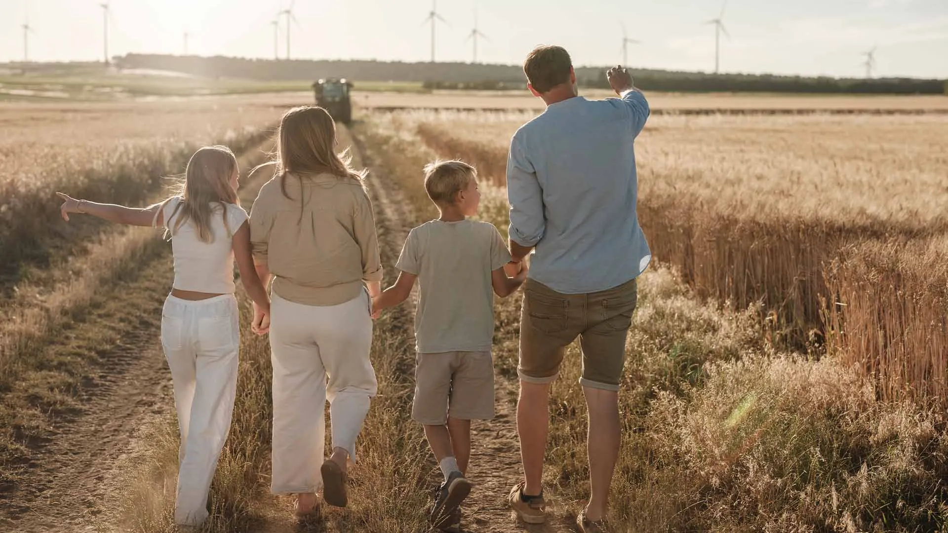 Familie Magrutsch am Feldweg