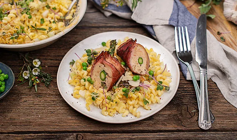 Kohlrabi-Nudel-Gratin und Puten-Involtini