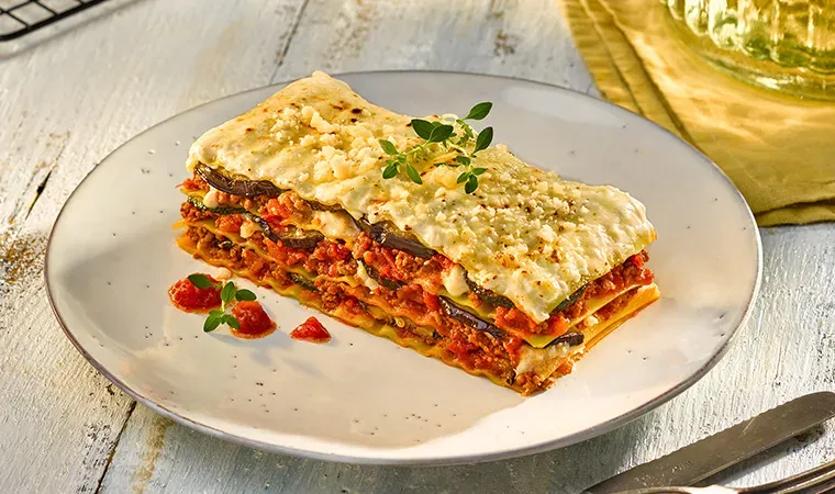 Lasagne al forno mit Faschiertem, Melanzani und Zucchini