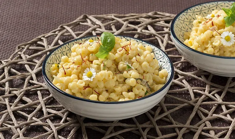 Nudel-Risotto mit Safran und Kräutern