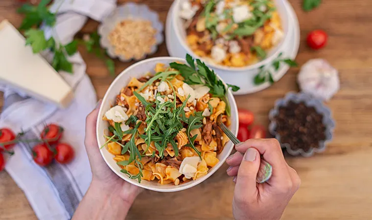 Nudel Bowl mit Pulled Beef