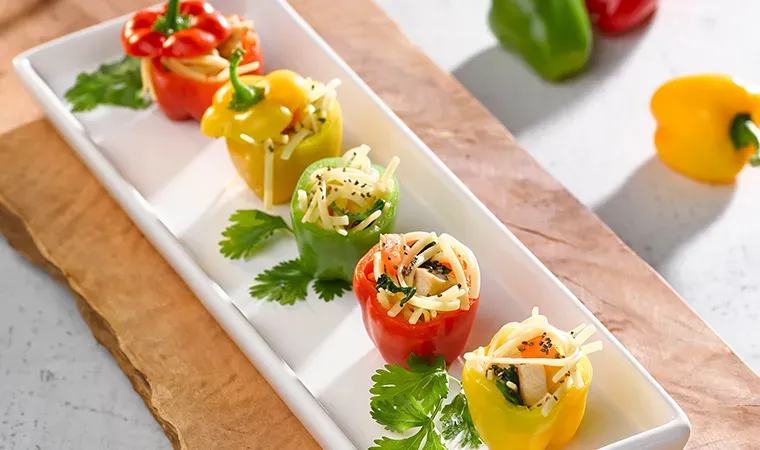 Gefüllte Nudelpaprika mit Chiasamen und Hühnerfleisch