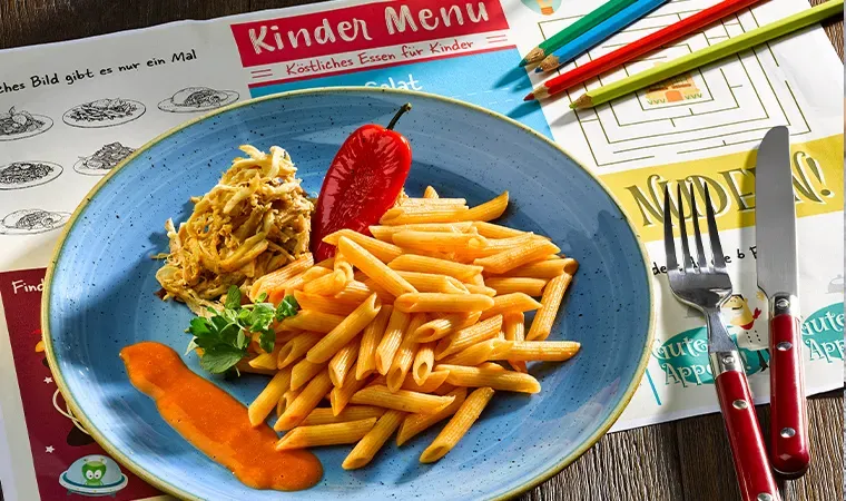 Pulled Chicken mit Dinkel-Penne & Paprika-Rahm