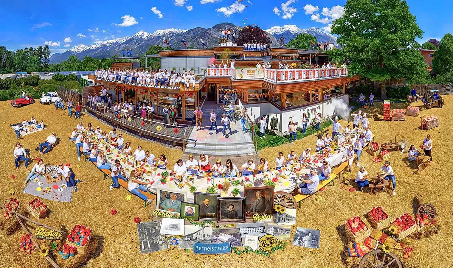 Große Gruppe bei der Feier zu 130 Jahren Recheis mit Tischen, Bildern und Bergen im Hintergrund