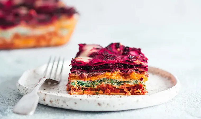 Vegane Regenbogen Lasagne mit Cashew-Béchamel