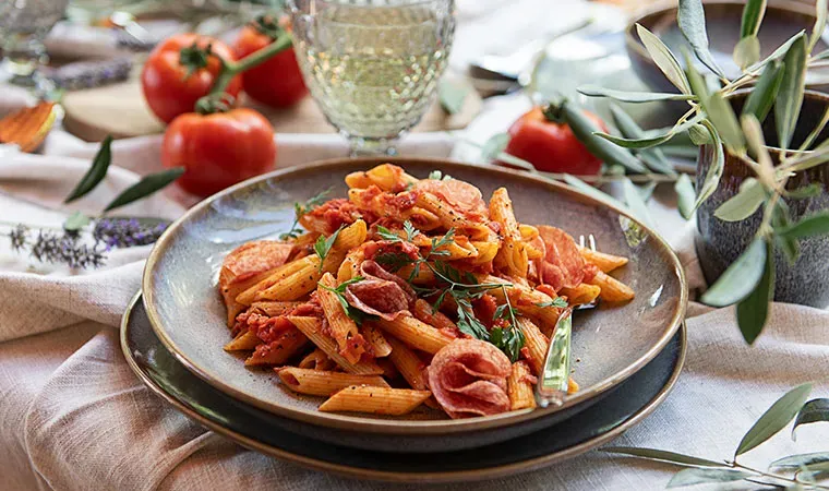 Salami Penne | würzig, pikant & superschnell