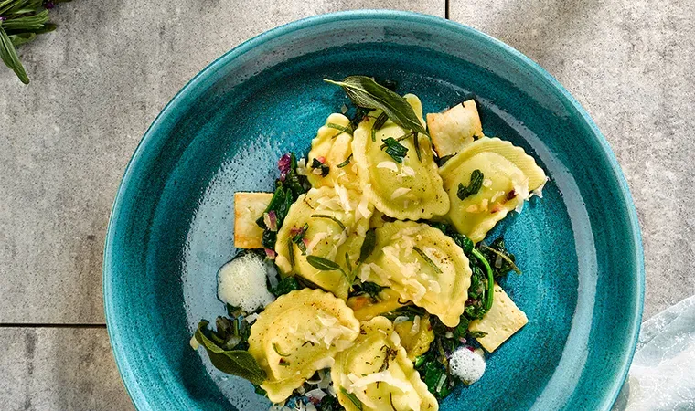 Schlutzkrapfen Spinat-Ricotta mit Pecorino, Salbei und jungem Spinat
