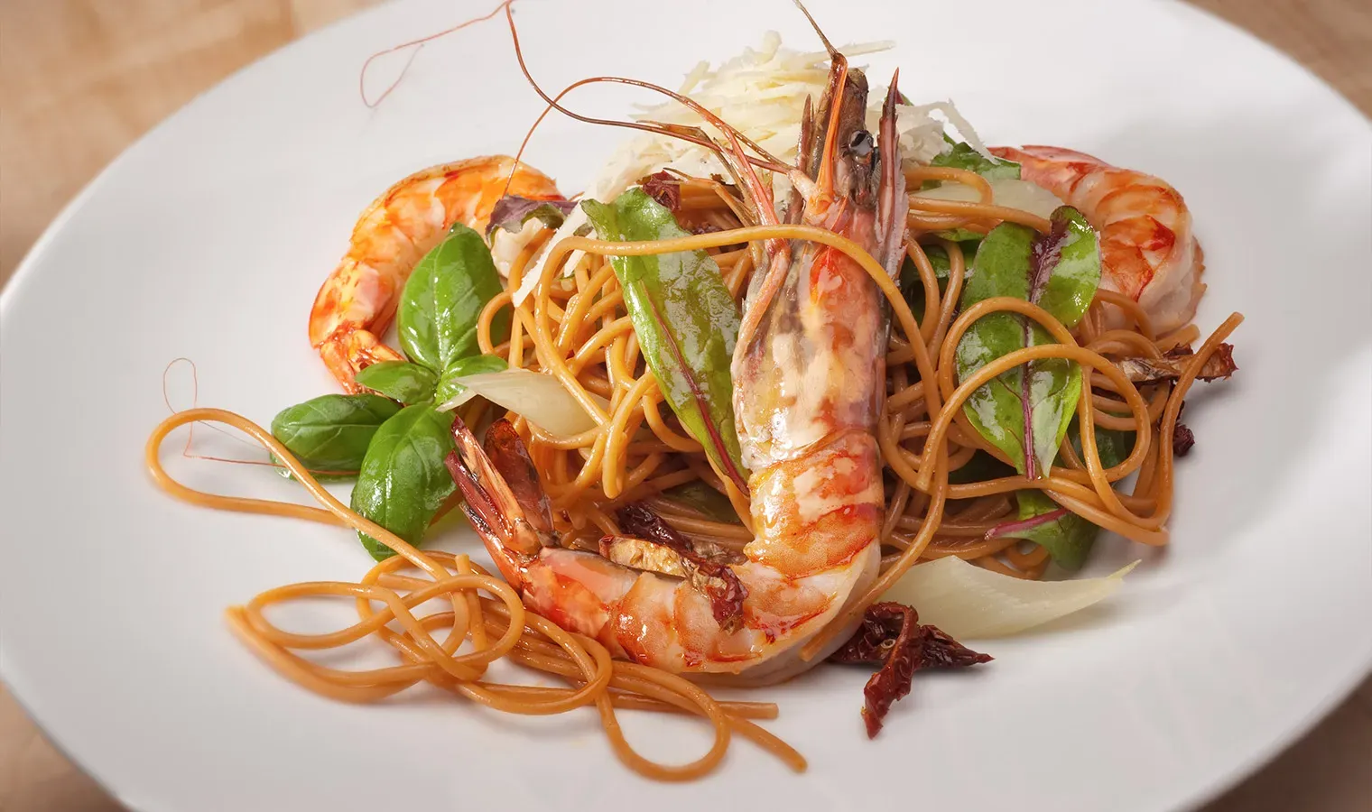 Spaghetti mit Scampi, Mangold und getrockneten Tomaten