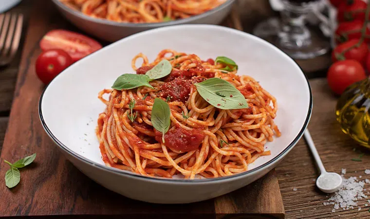 Spaghetti mit selbstgemachter Tomatensauce