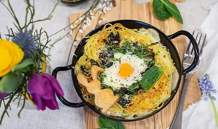 Spaghetti Nester mit Spinat und Ei