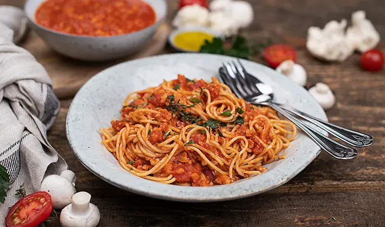 Vollkorn Spaghetti mit Karfiol-Bolognese